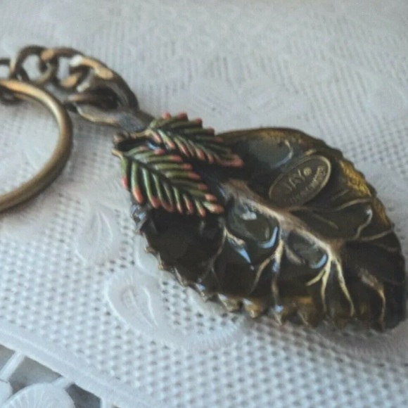 Beautiful Jay Strongwater Artist Leaf and caterpillar 🐛 Keychain. - Picture 3 of 6